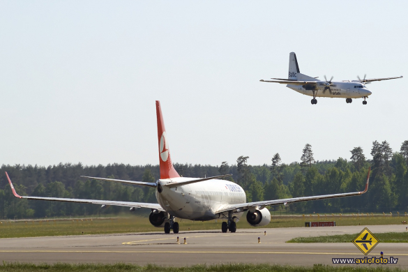 Boeing 737-8F2